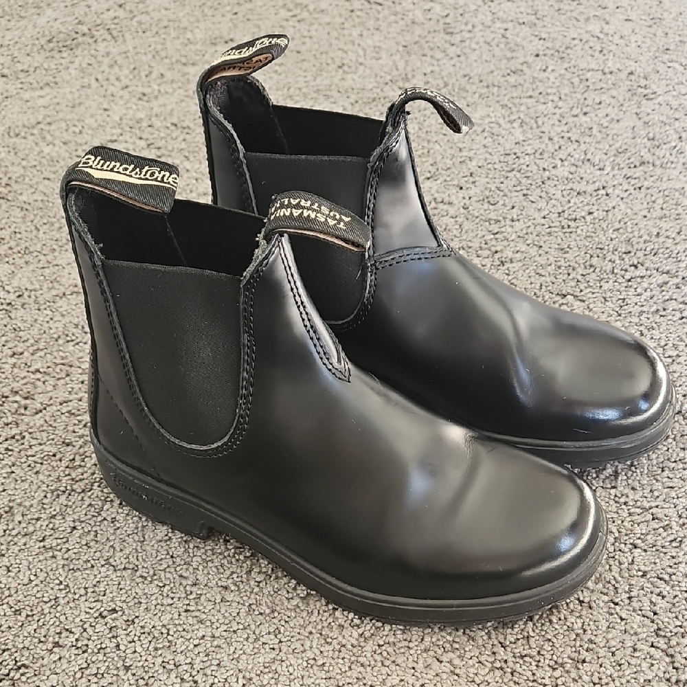 Blundstone Black Chelsea Boots - Smooth Leather Pull-On